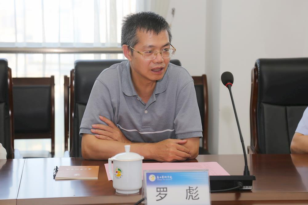 崇左市委常委,扶绥县委书记罗彪讲话当天下午,在学校领导的陪同下